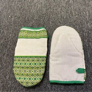 Green and Cream Patterned kitchen Mittens Set 2 PC